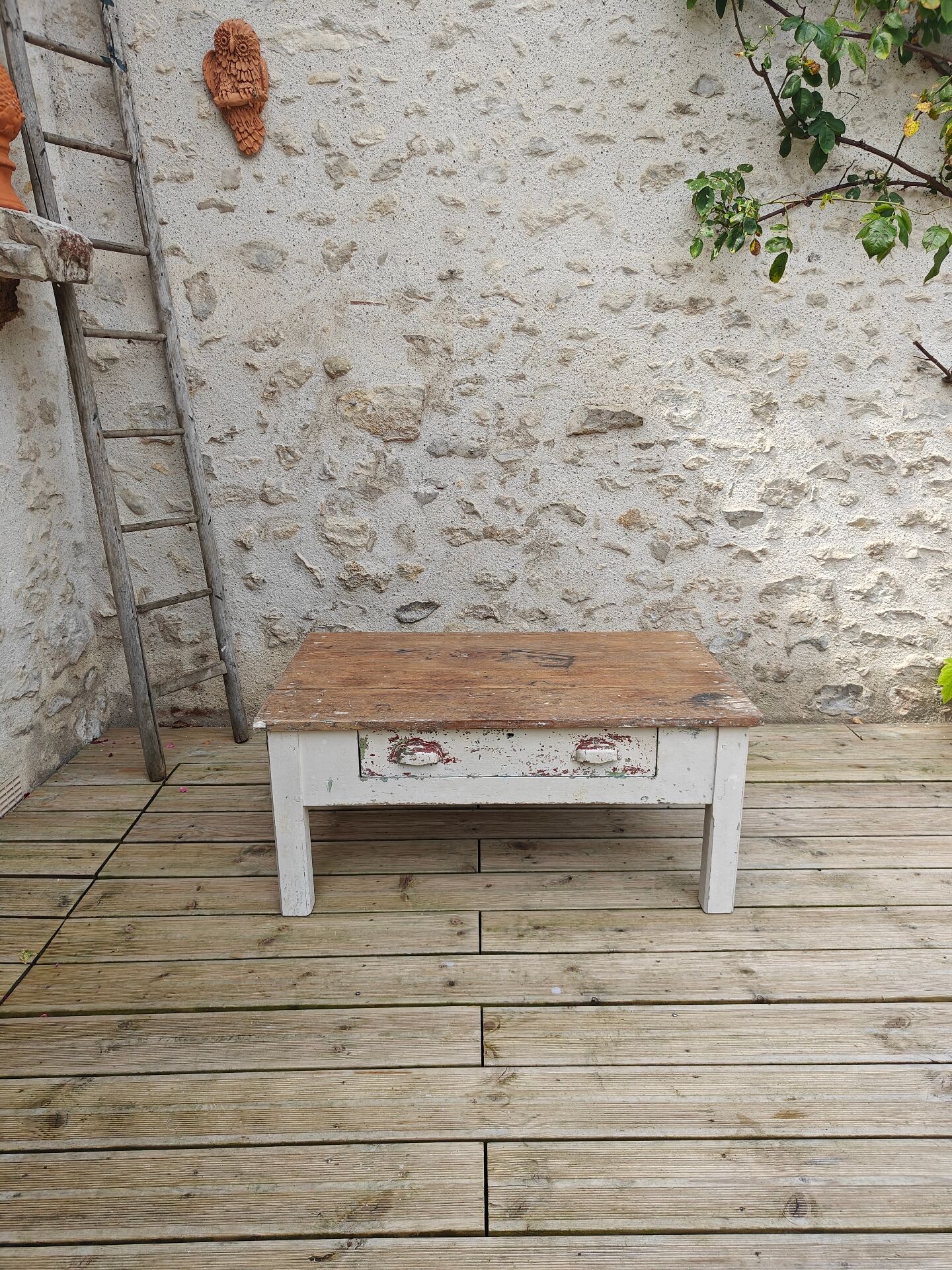 Distressed drawer coffee table, country farmhouse.