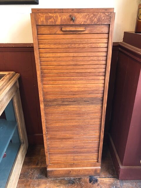 Shuttered storage column