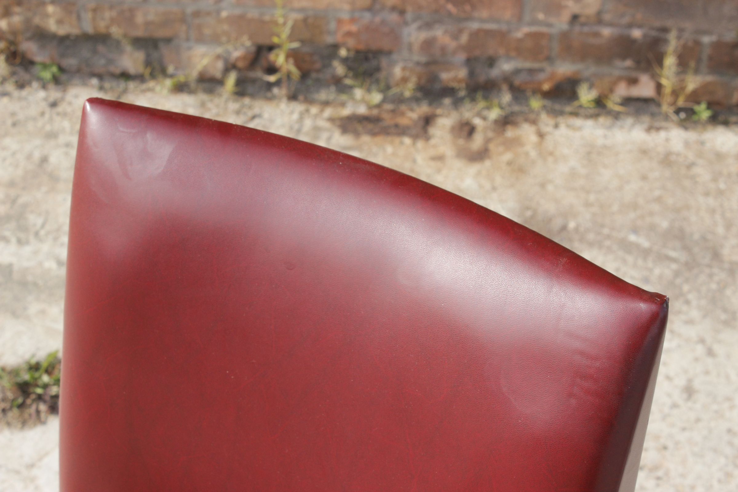 Chaise acier & skaï bordeaux années 50