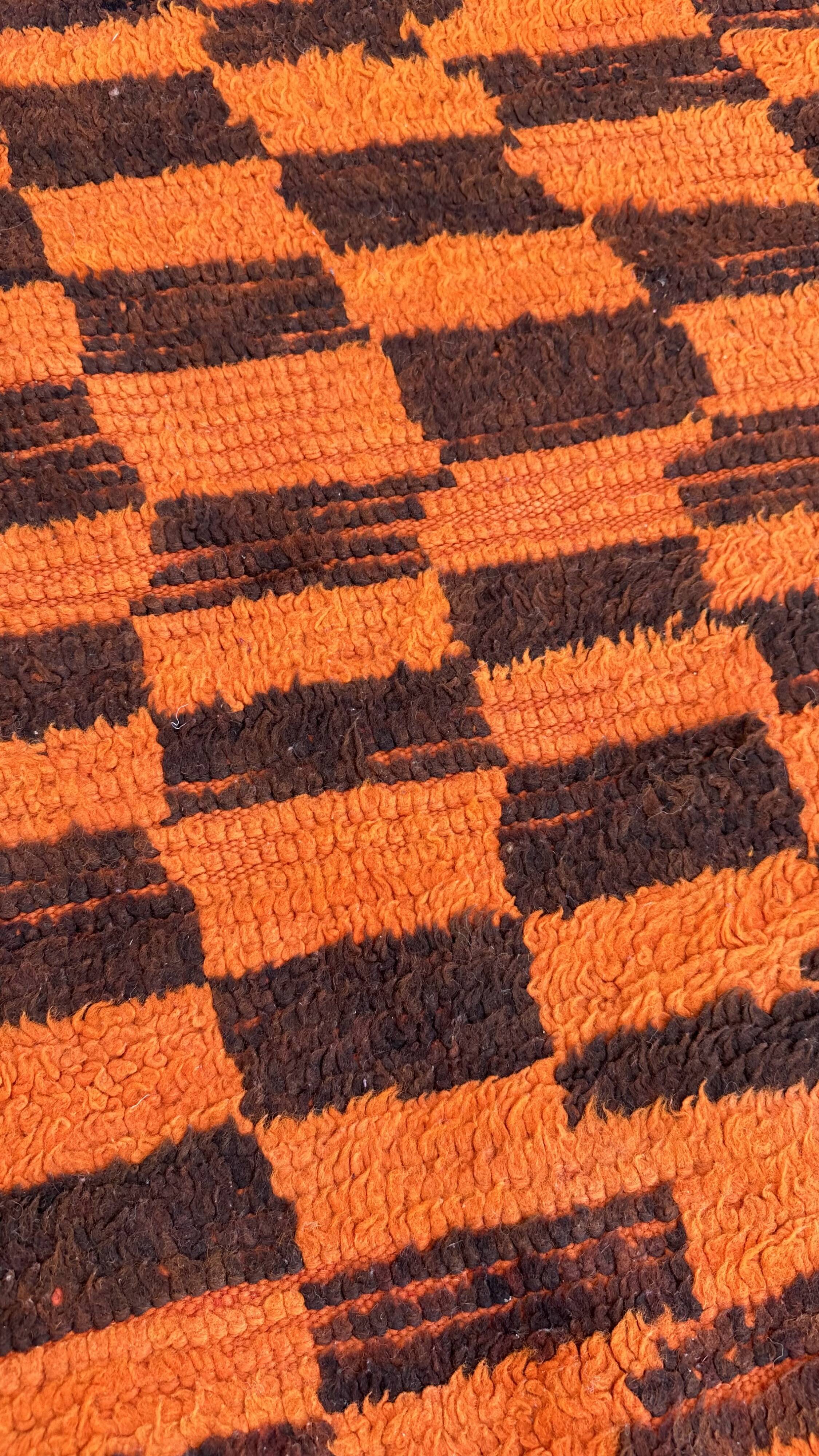 Orange corridor carpet 114 x 387 cm