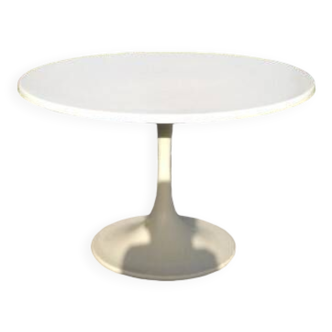 vintage white tulip round table