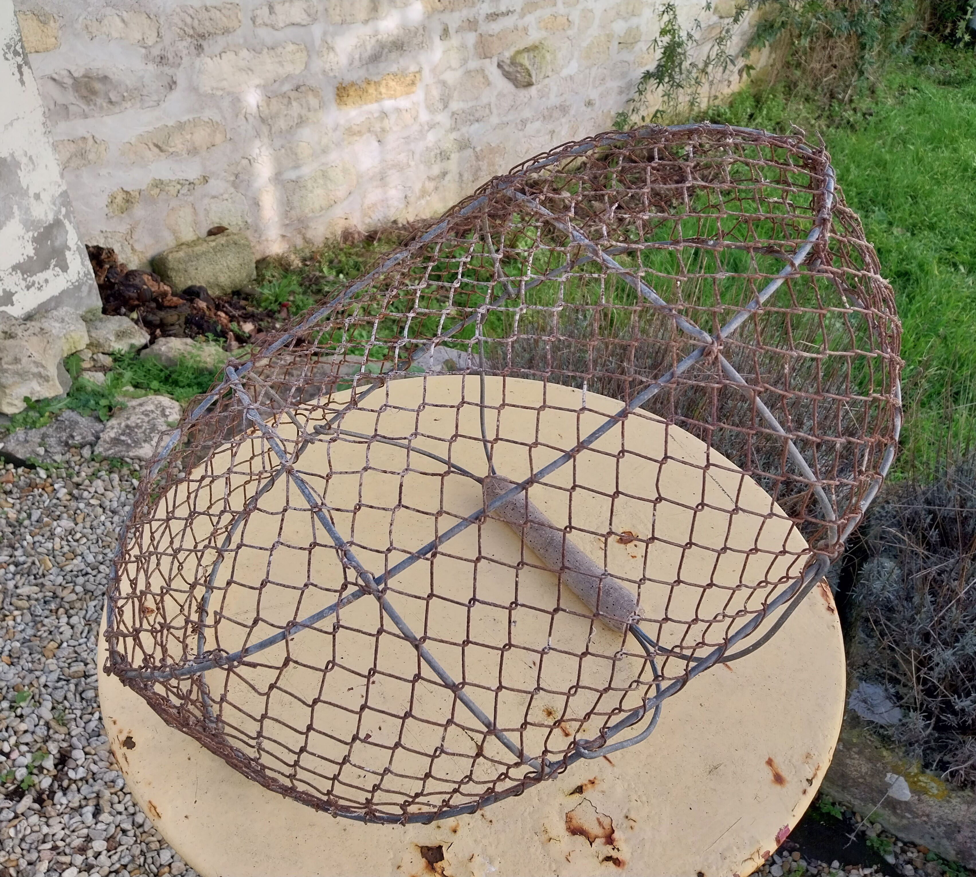 Shellfish fishing basket