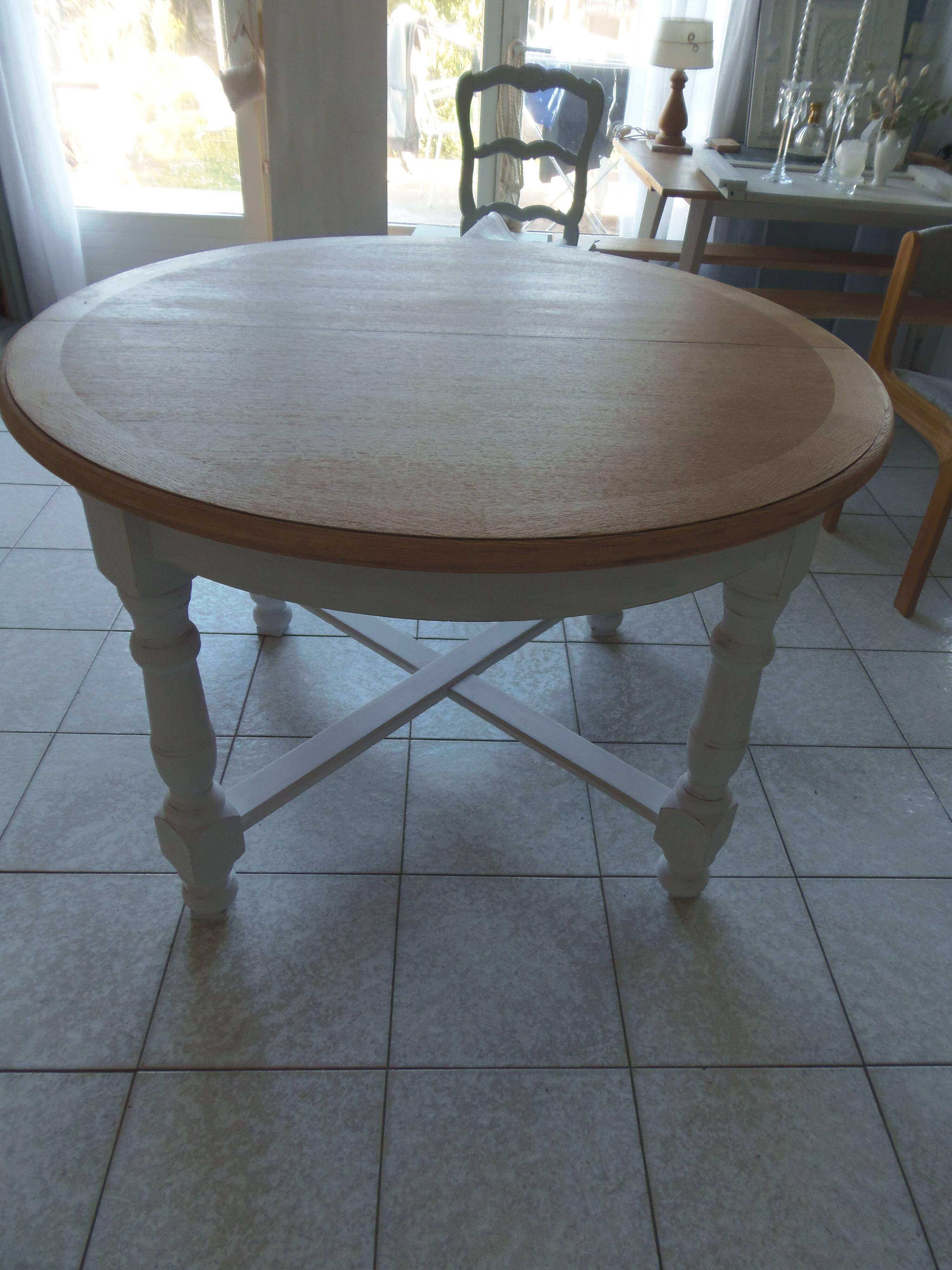 Round table with pearl gray patinated oak base, wooden top.