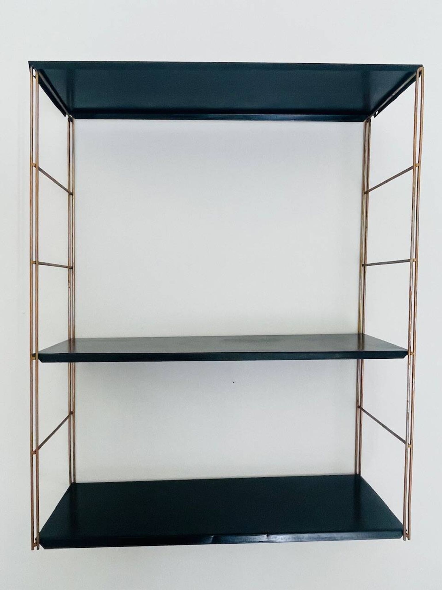 Etagère murale vintage modulable, metal et laiton circa 1960s