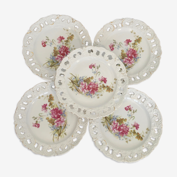 Set de 5 assiettes porcelaine ouvragées motif fleurs