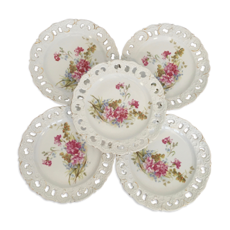 Set de 5 assiettes porcelaine ouvragées motif fleurs