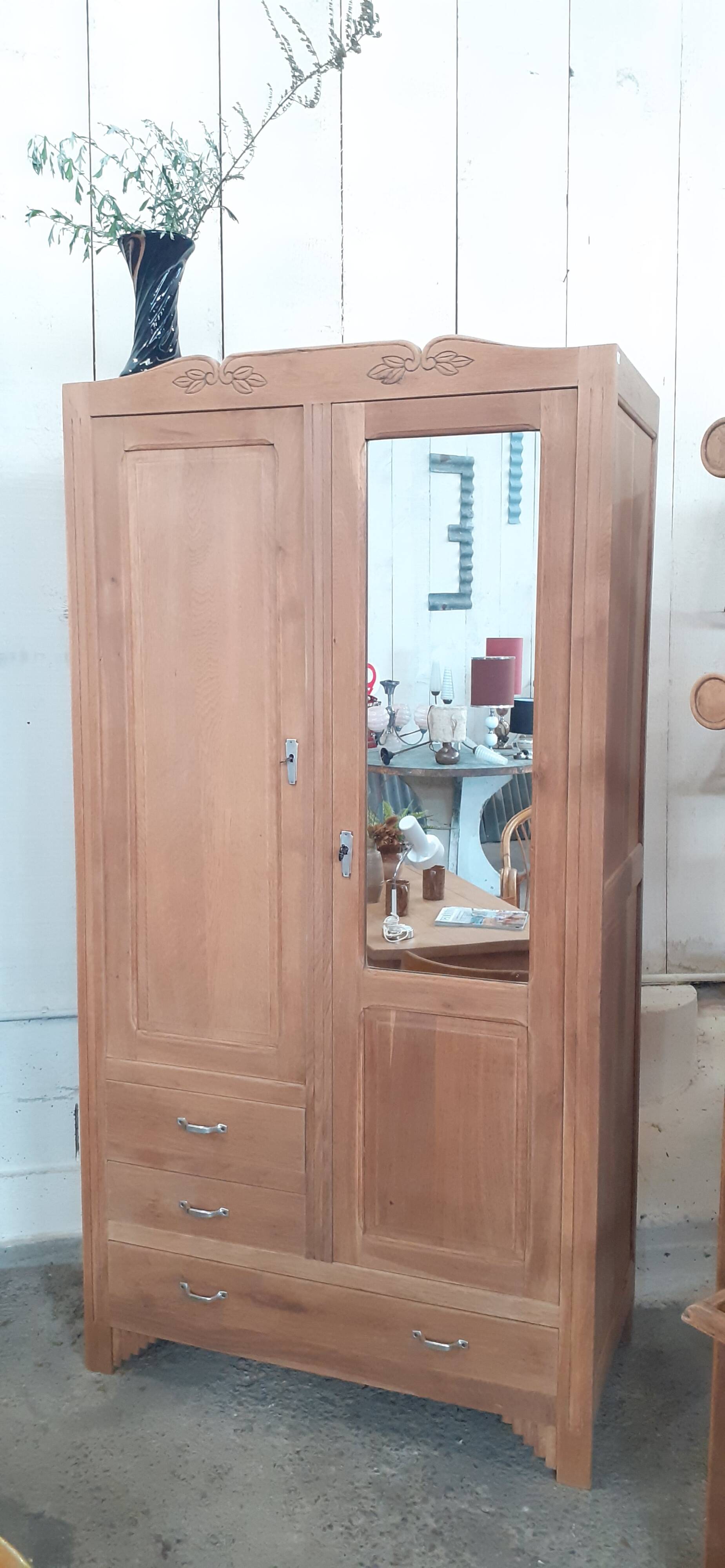 Old mirror cabinet
