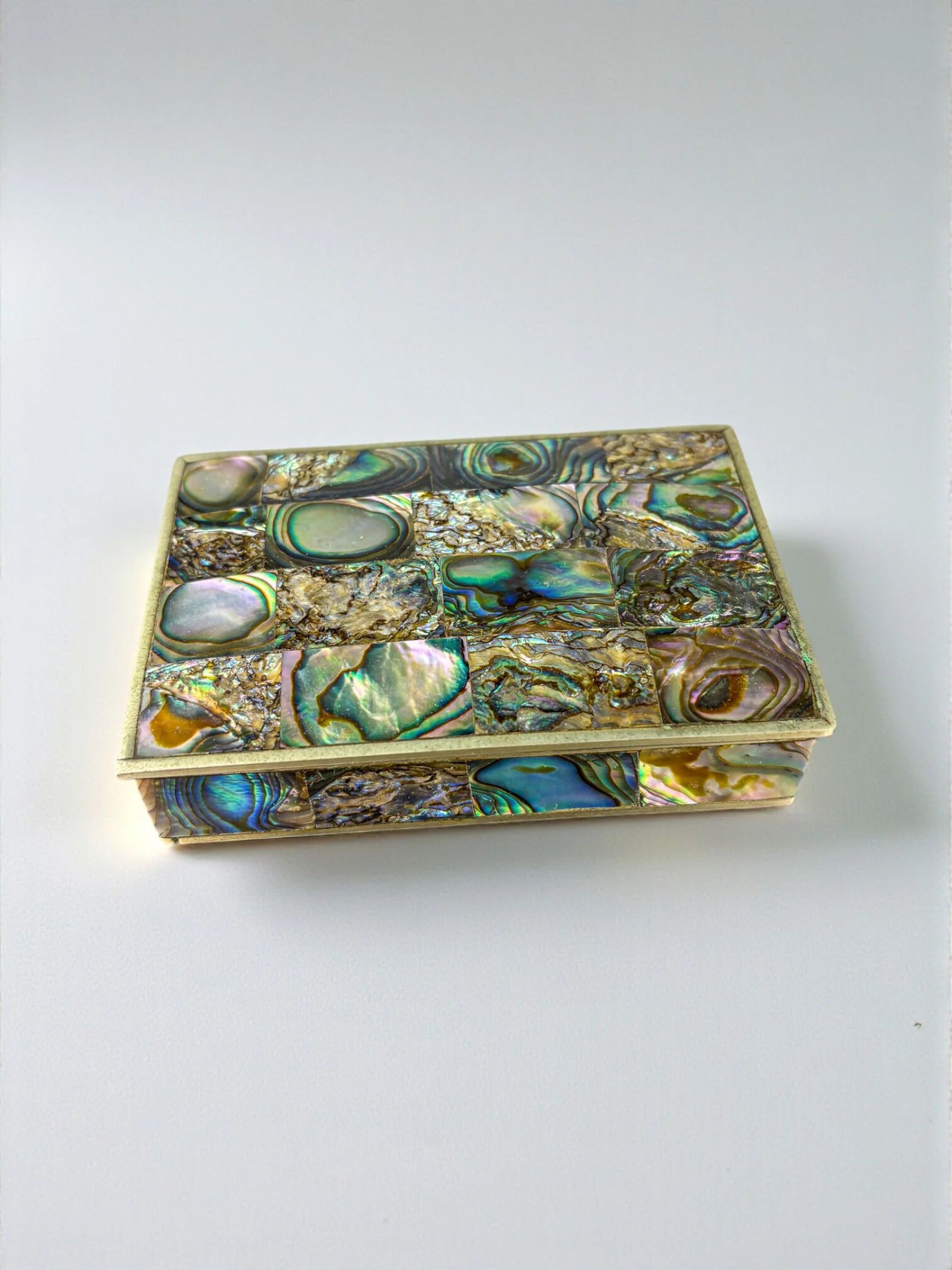 Vide-poche en coquille d'abalone, alpaga et bois, Mexique, vers 1970.