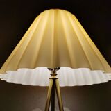 Lampe de table en laiton avec capot en verre plissé années 90