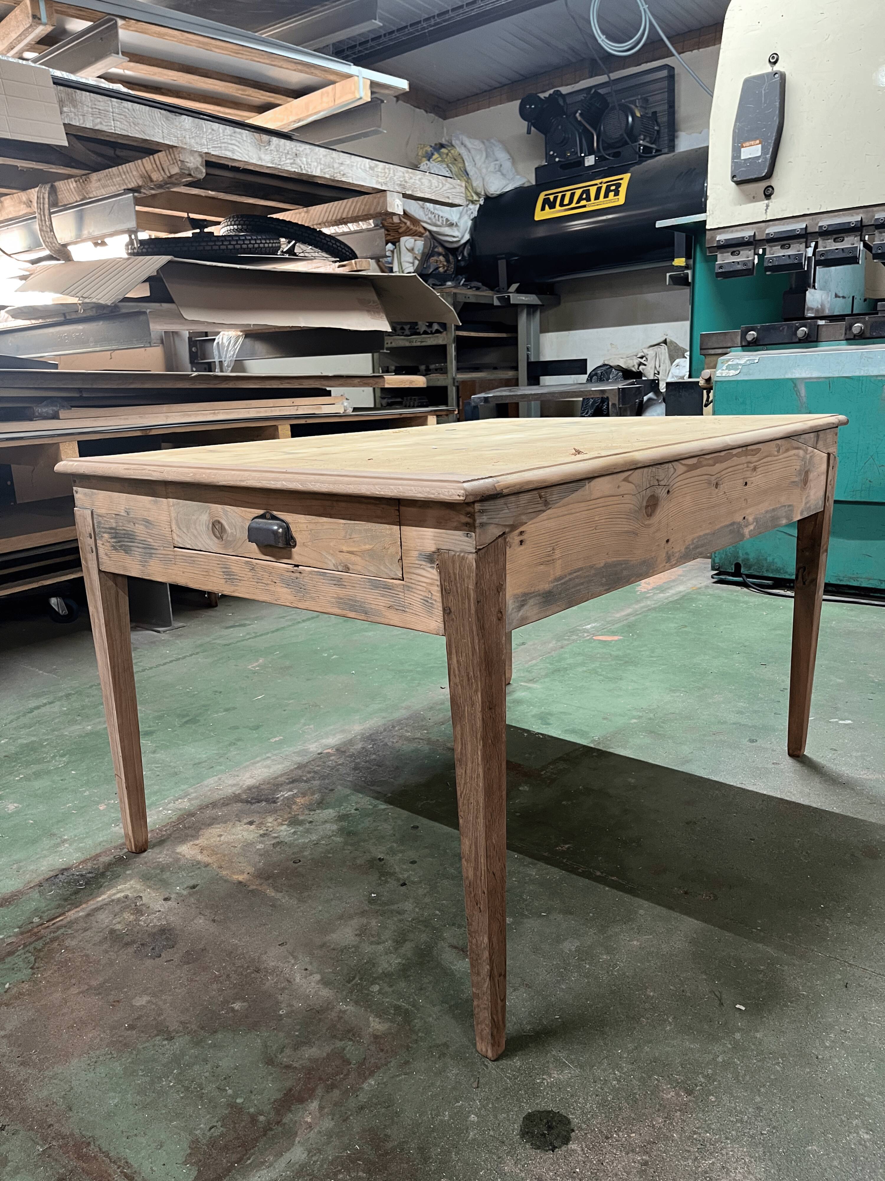 Antique solid wood table – Unique piece from the early 1900s