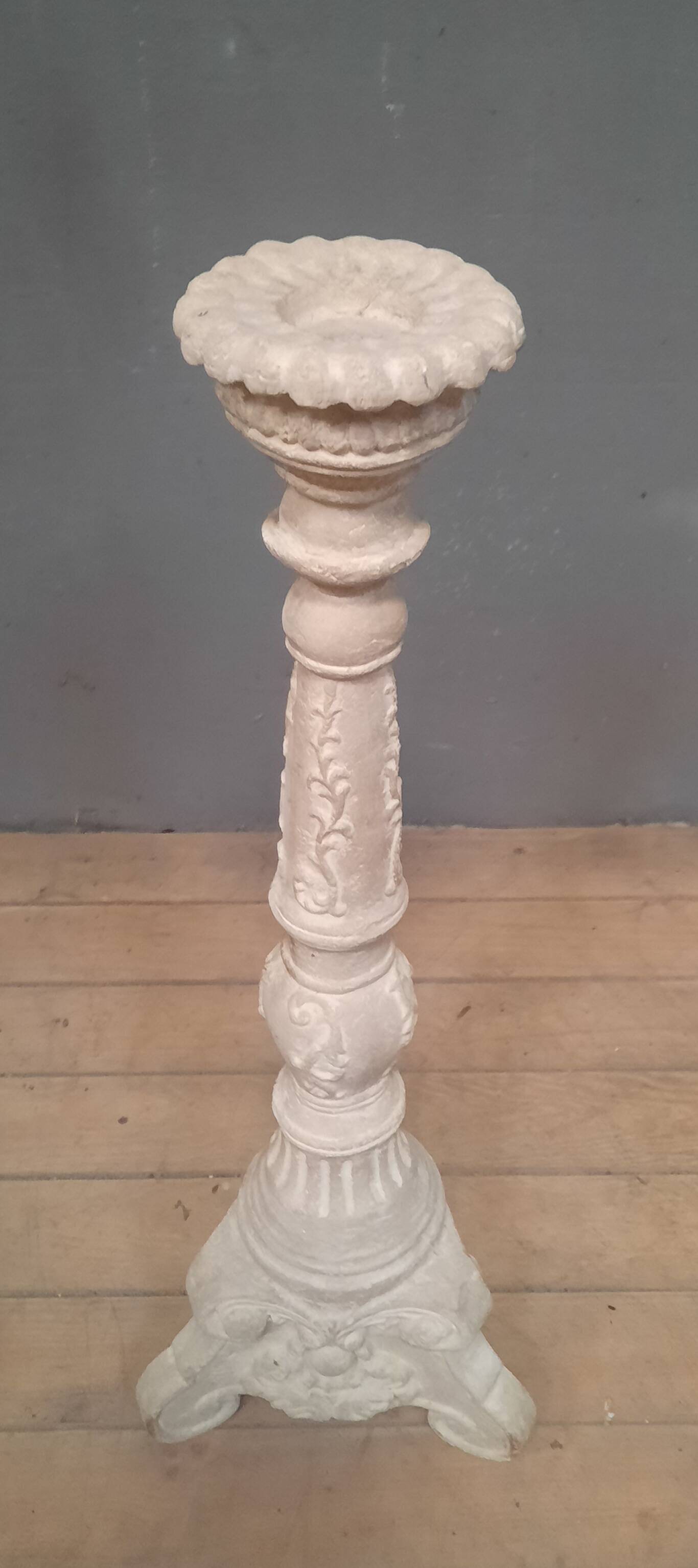 Peak-shaped column