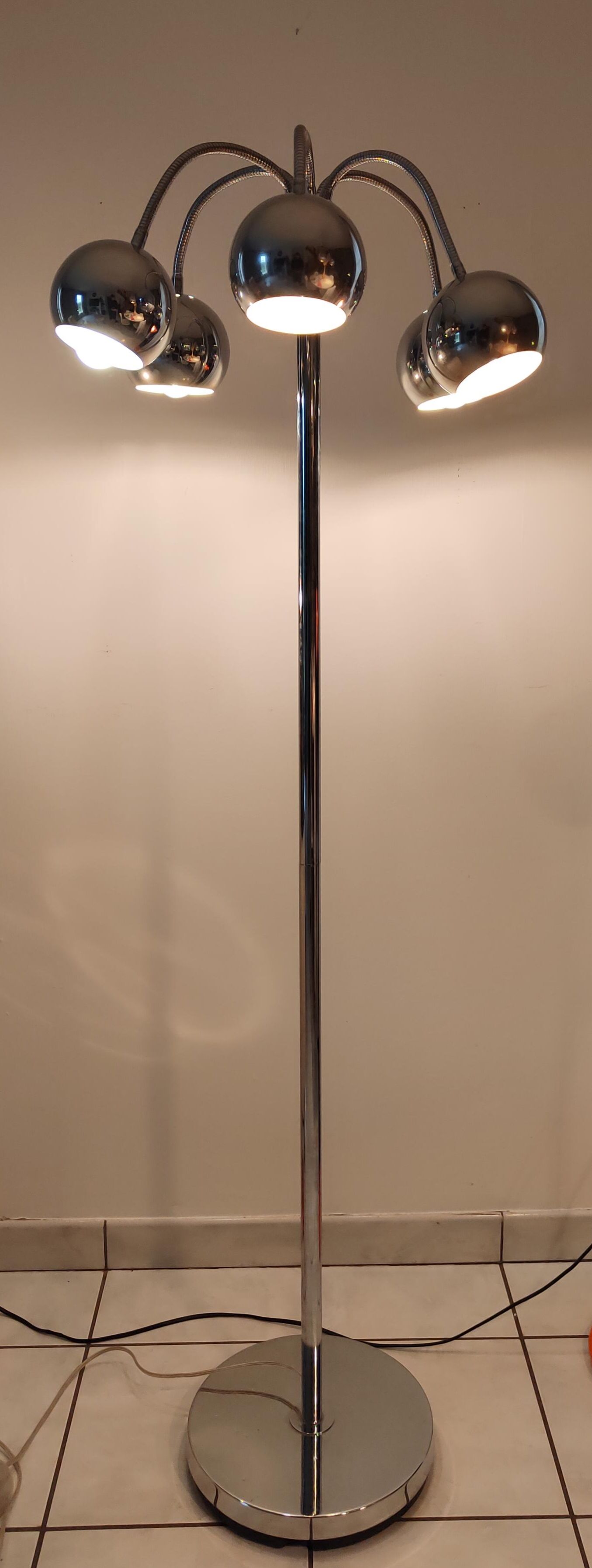 Articulated eyes ball floor lamp