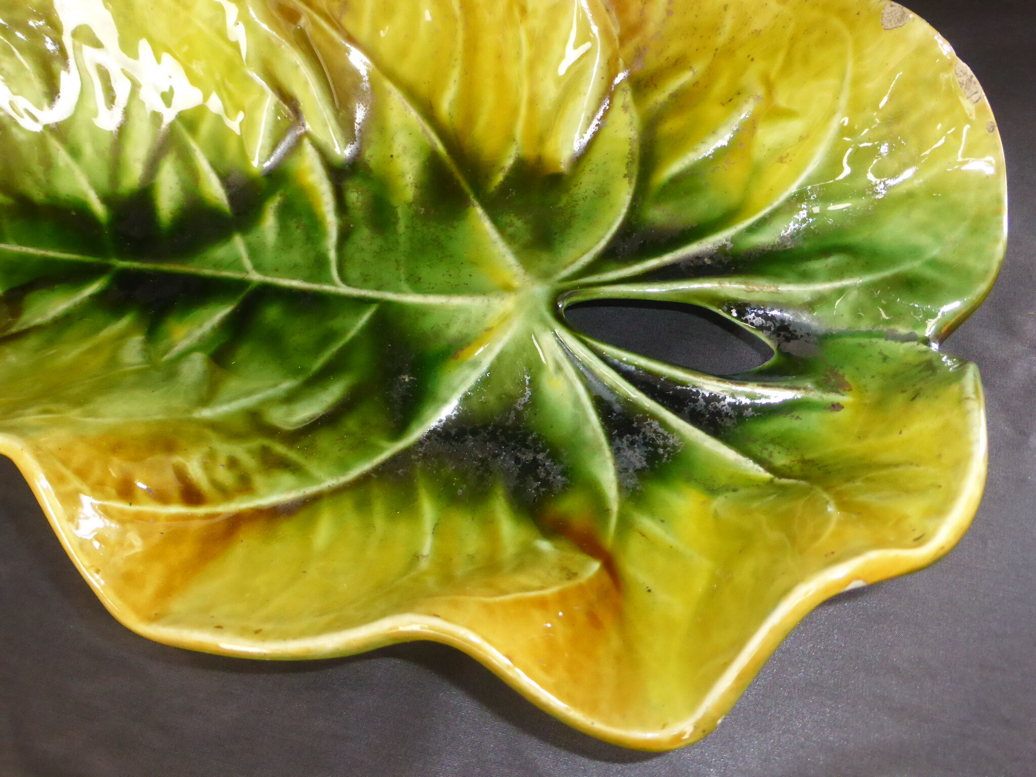 Ceramic cup forming a sheet-long.40cm