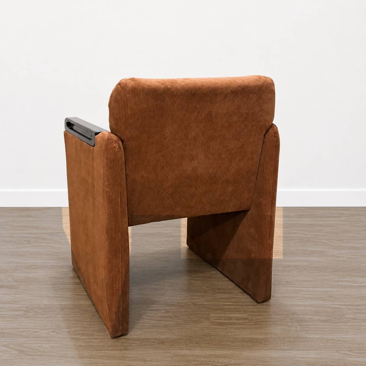 Paire de fauteuils années 80 en velours côtelé terracotta