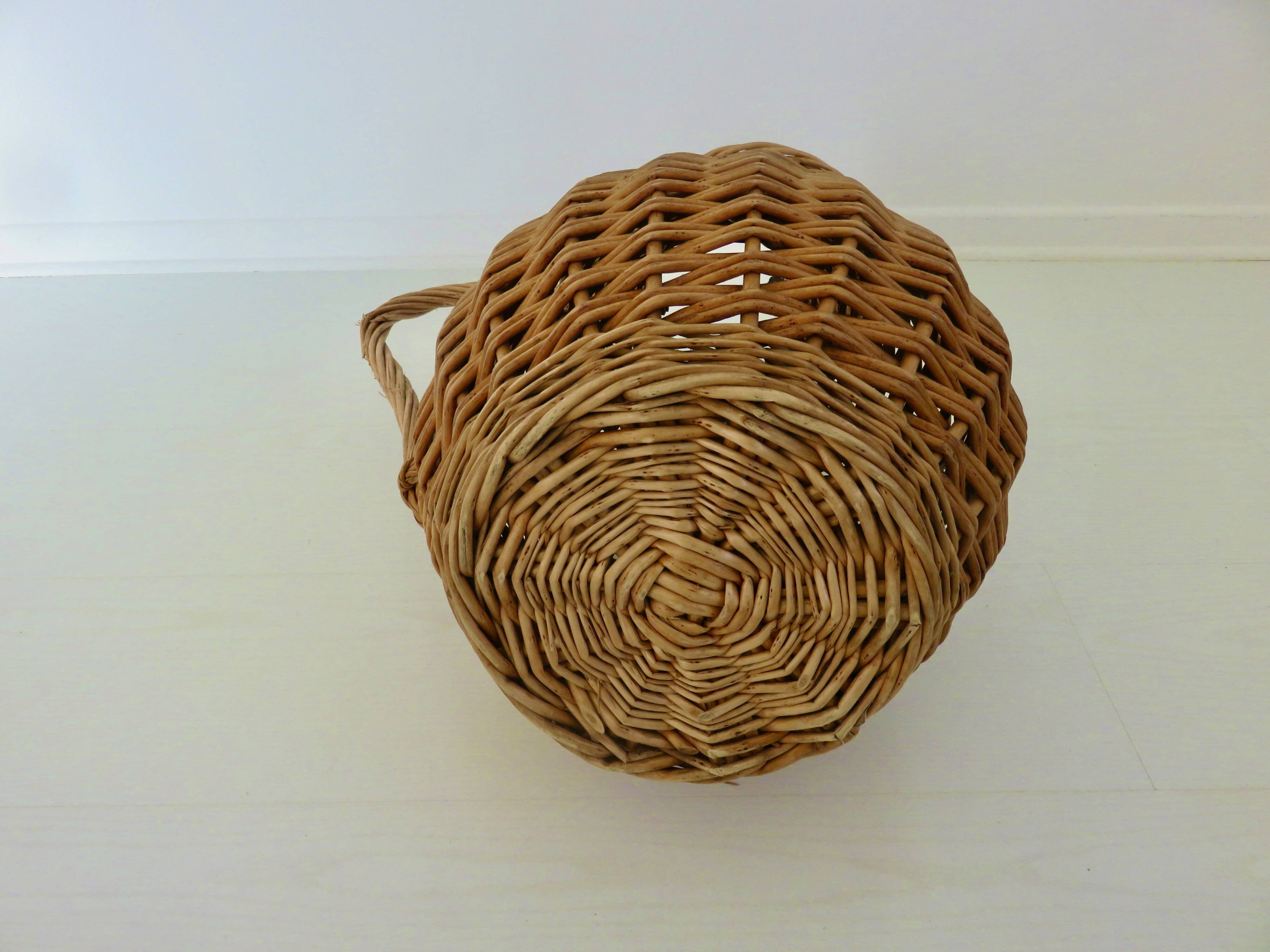 Imposant vase "pichet" en rotin, sud de la France, French Riviera, 1970