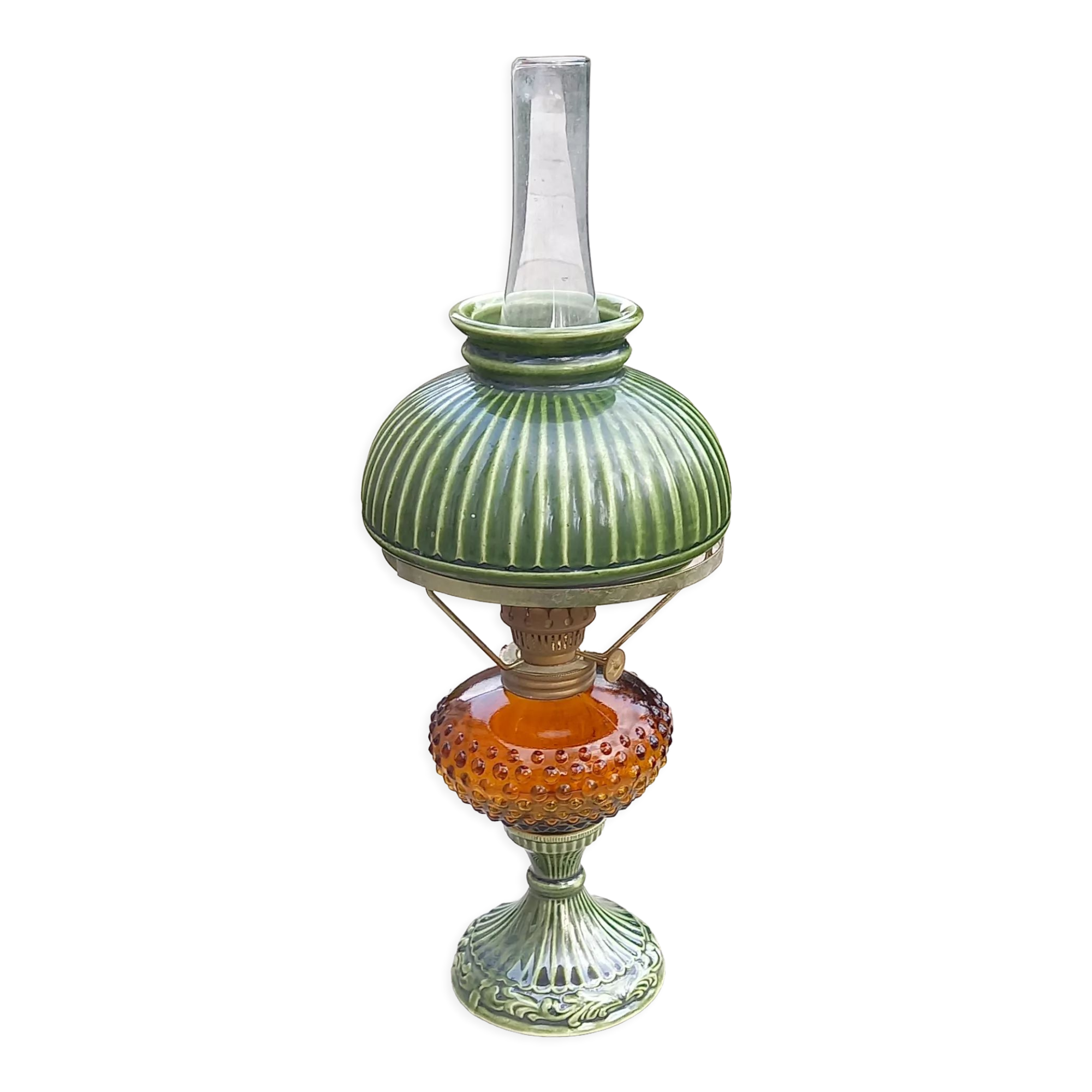Oil lamp or quinquet in porcelain and glass