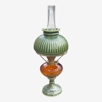 Oil lamp or quinquet in porcelain and glass