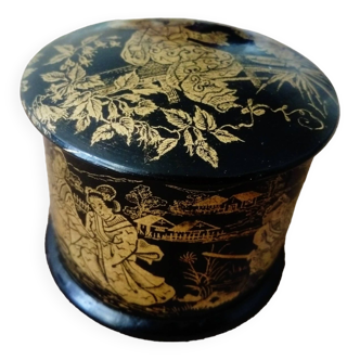 old round box with Japanese decoration of geishas.Napoleon III