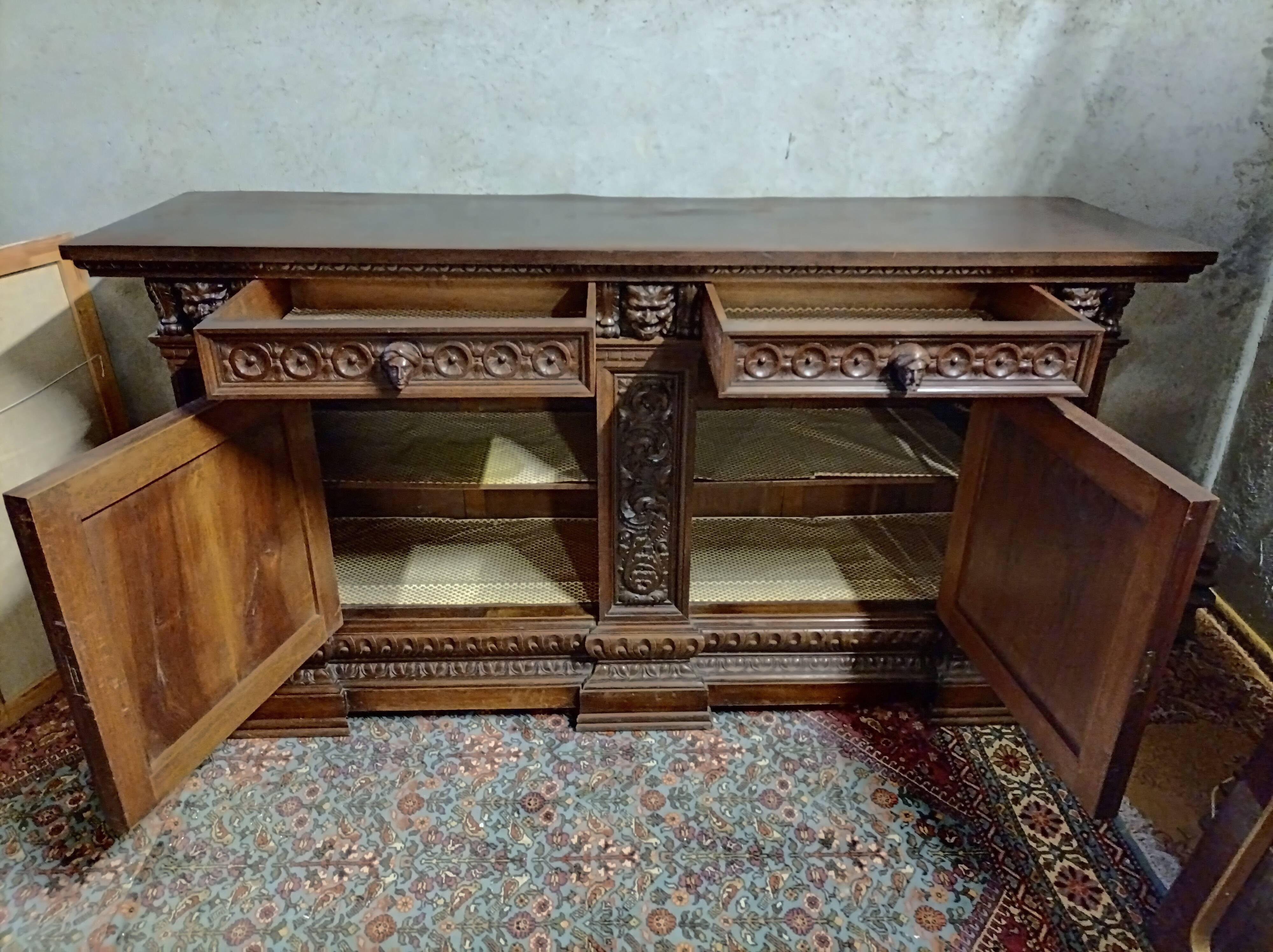 Sideboard style Renaissance