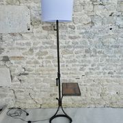 Lampadaire en fer forgé avec tablette en grès décor herbier, années 60
