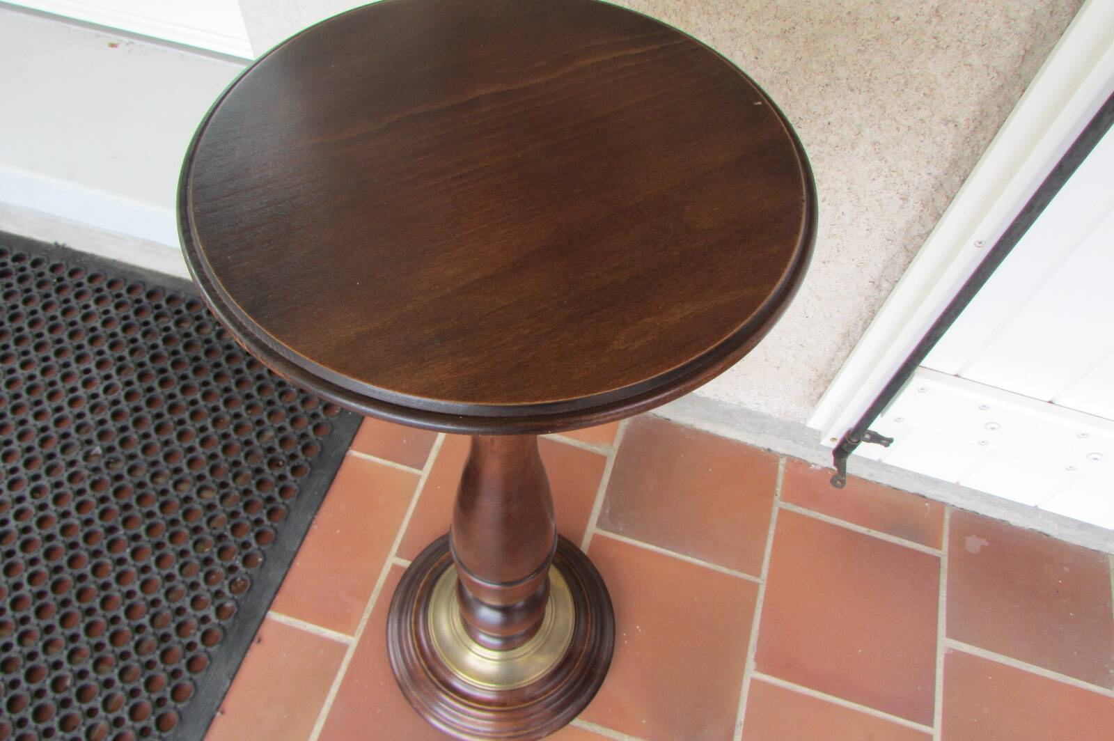 Pedestal table, plant stand or statue