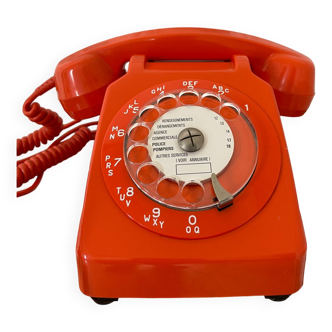 Téléphone orange vintage