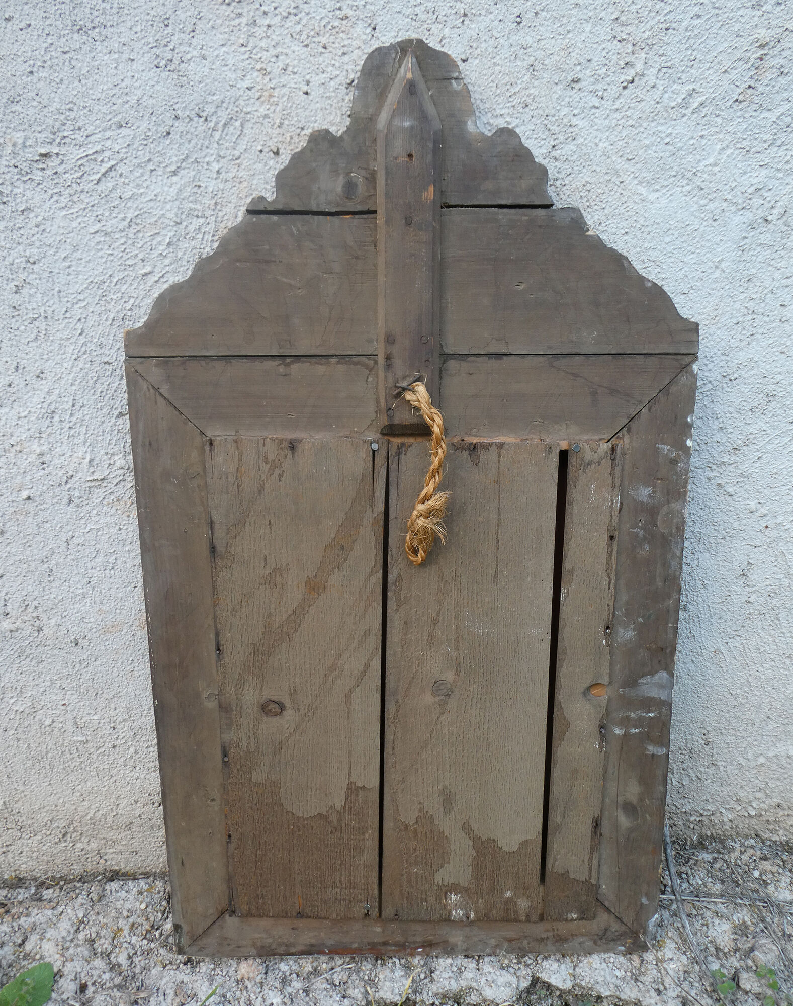 Old mirror with closed screens in golden repelled brass 72 x 42 cm