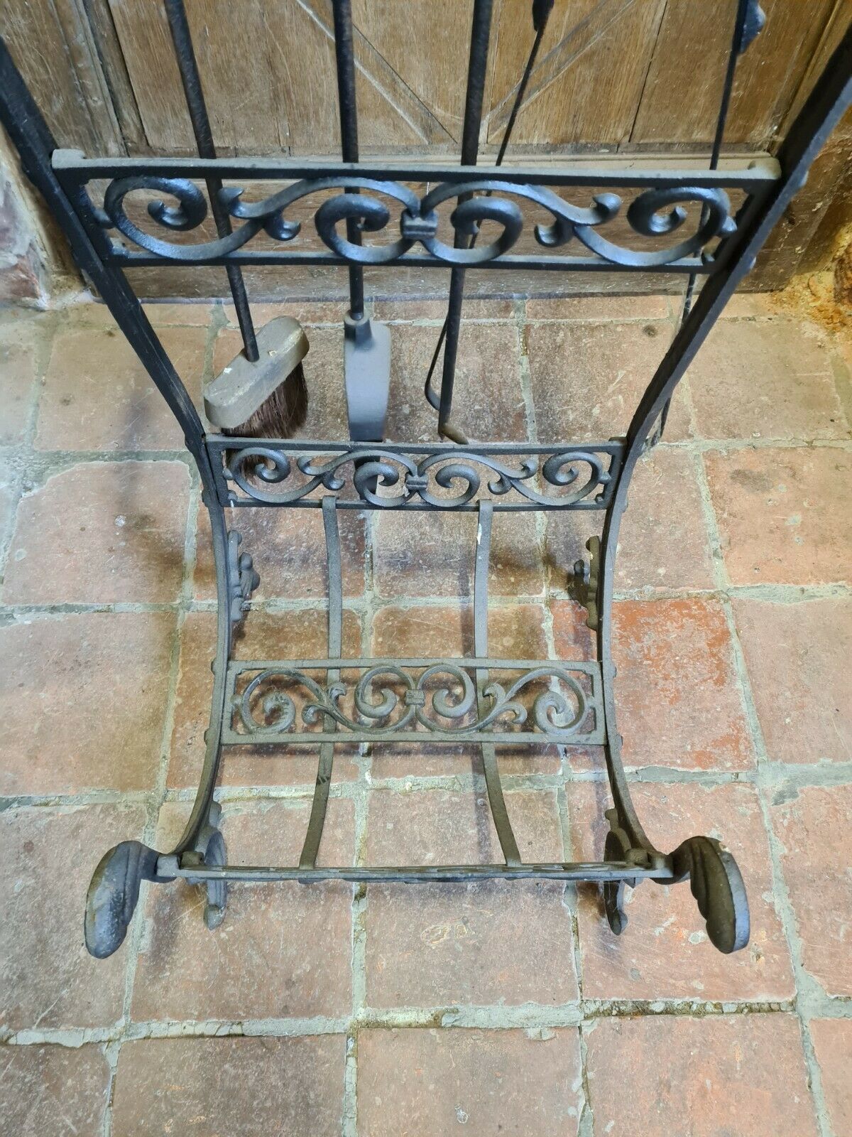 Fireplace, cast iron log holder