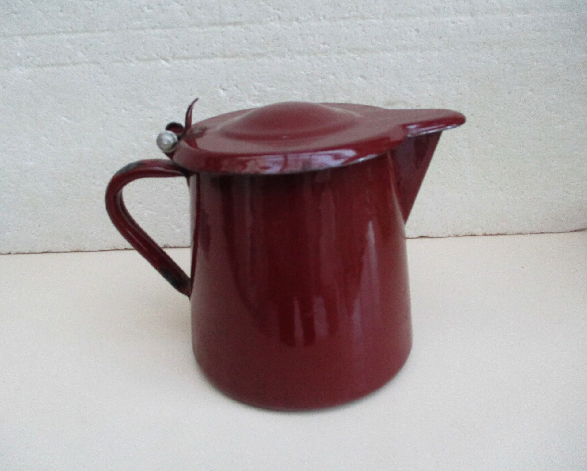 Old enamelled sheet metal pourer from Leroc