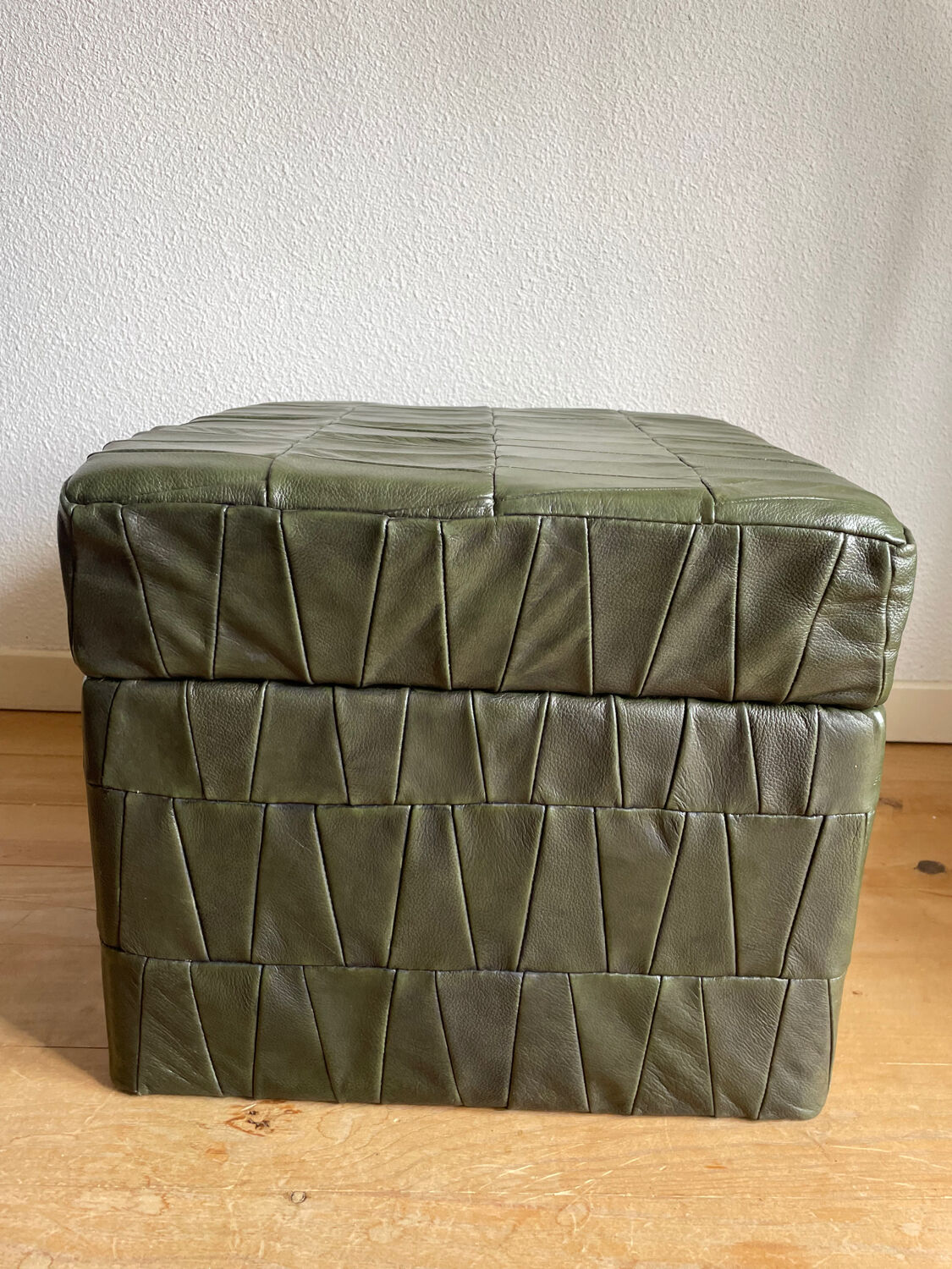 Pouf leather chest patchwork vert  De Sède