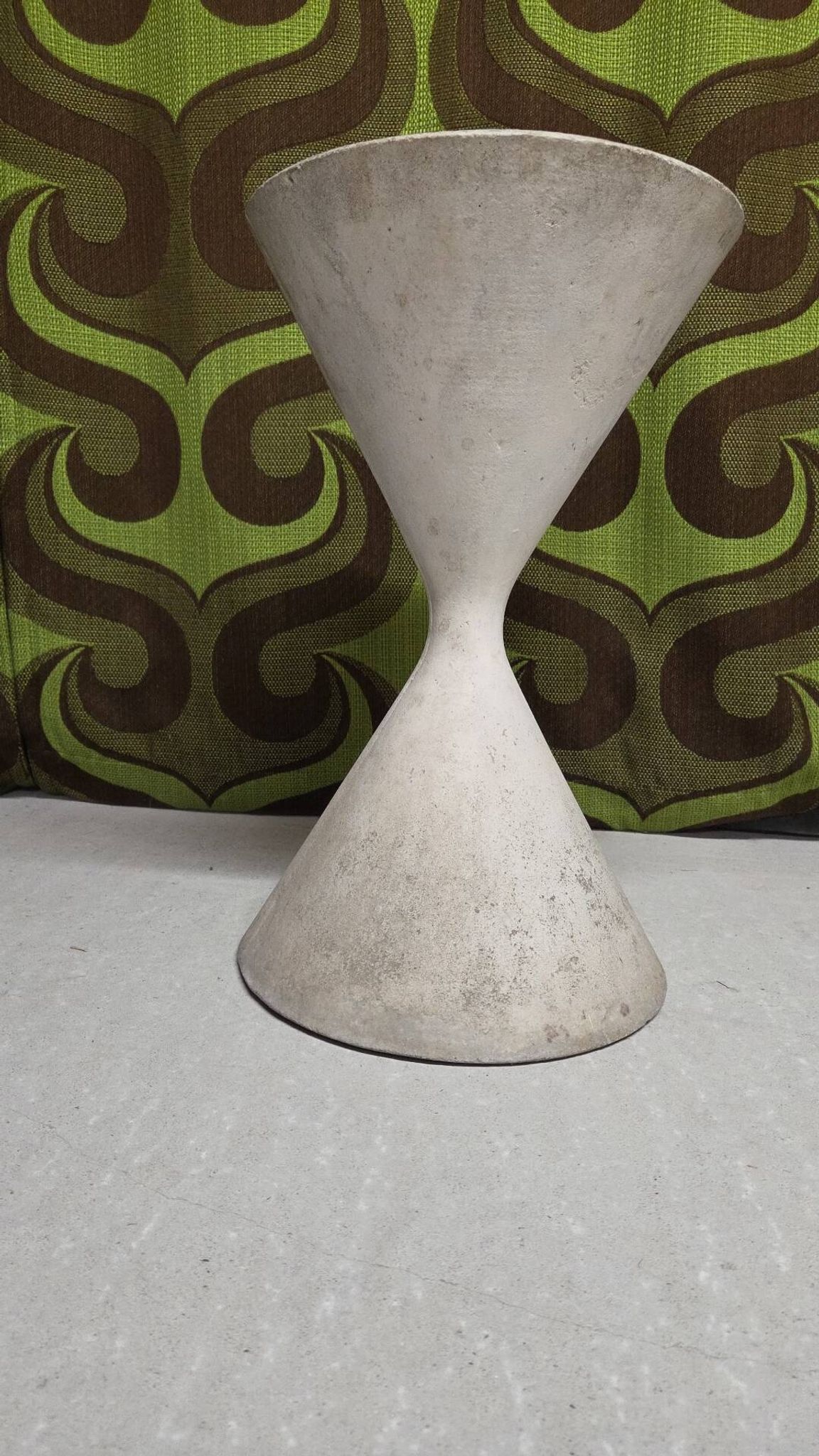 "Diabolo" planter in fibreglass by Willy Guhl for Eternit 1950