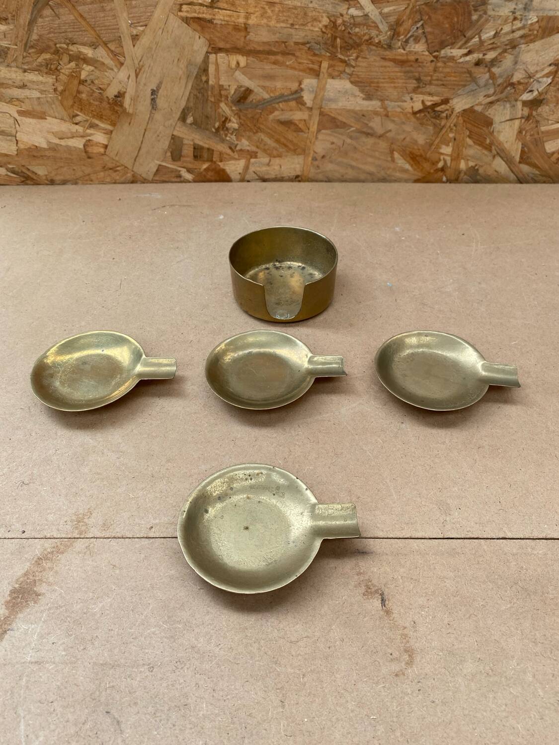 Series 5 old stackable gold metal ashtrays + vintage support