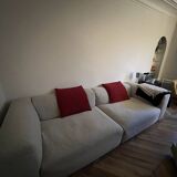 Superoblong gray sofa by Jasper Morrison