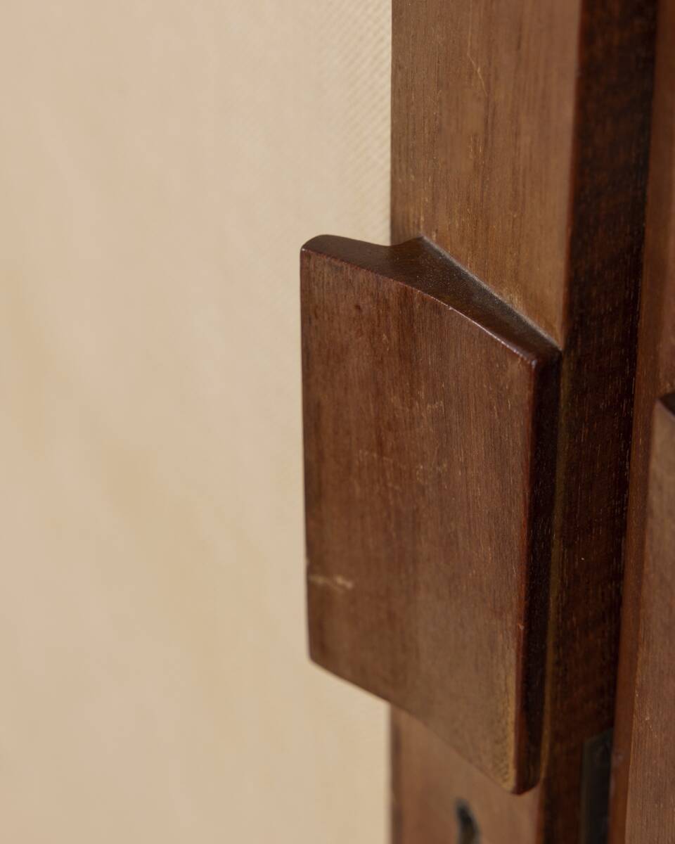 Meuble en bois à deux portes des années 1960, recouvert de tissu, de style italien.