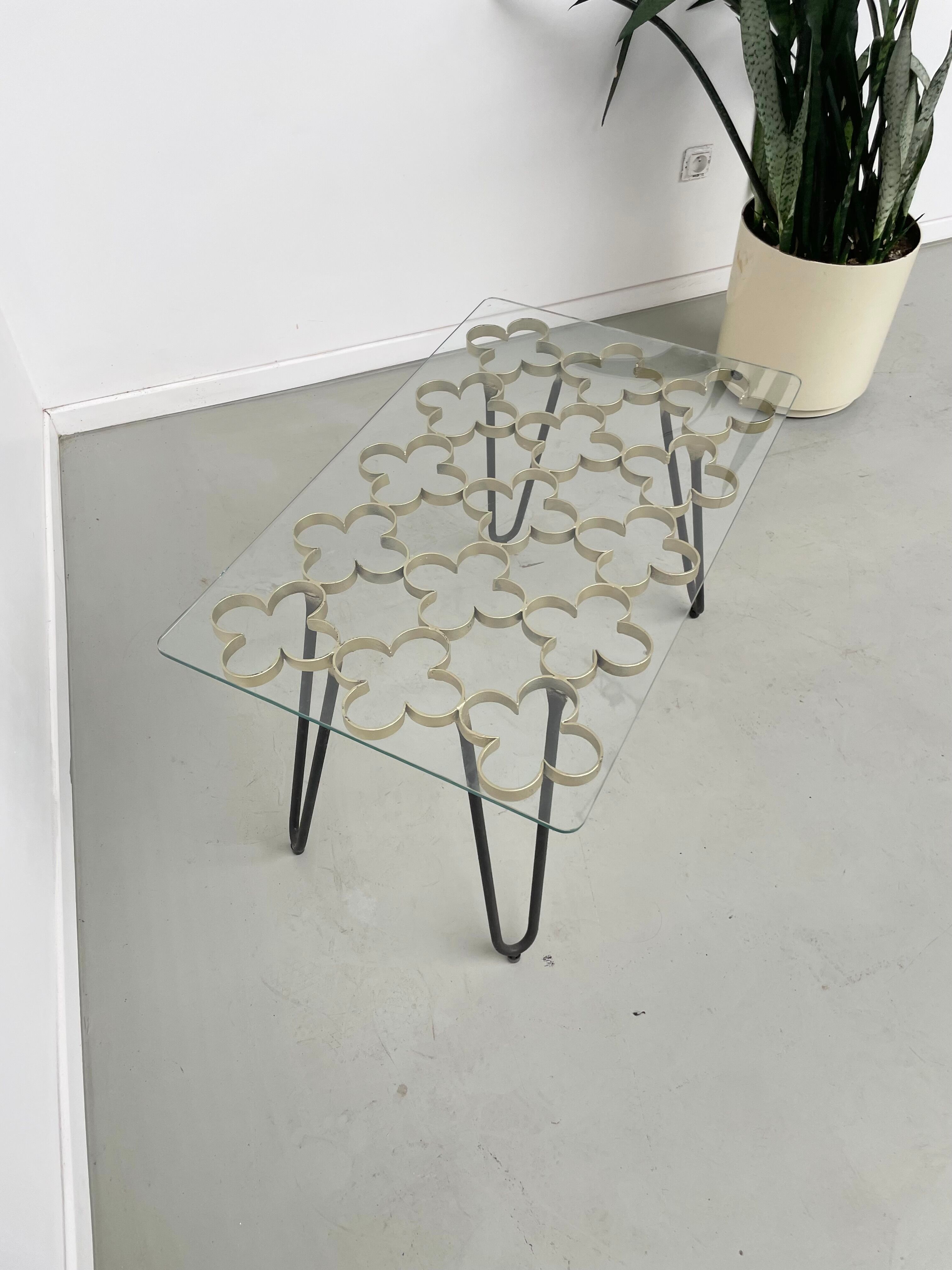 Coffee table 50s golden clover