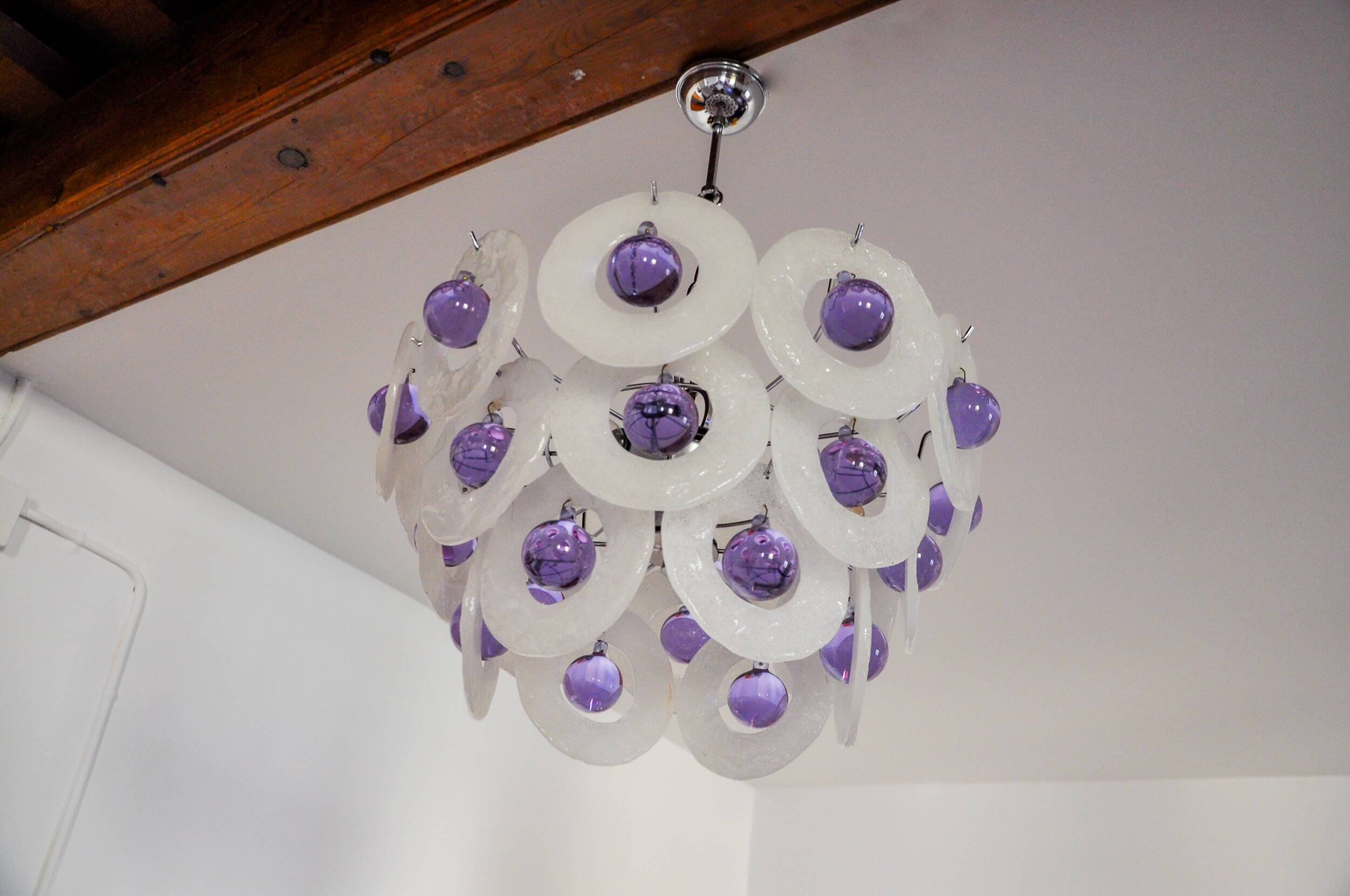 Sphera chandelier by Gino Vistosi, purple and white murano glass, Italy, 1970