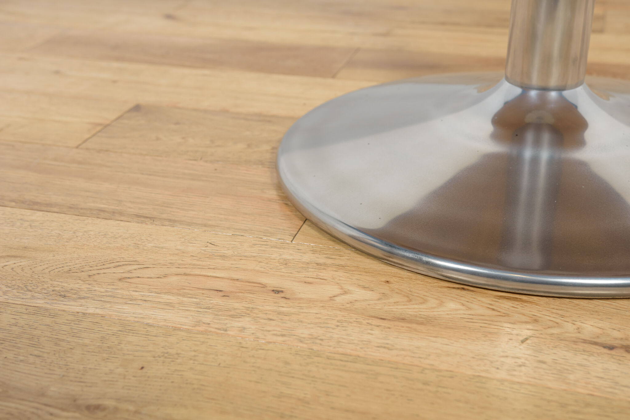 Mid-century modern oak round dining table, Denmark, 1970s