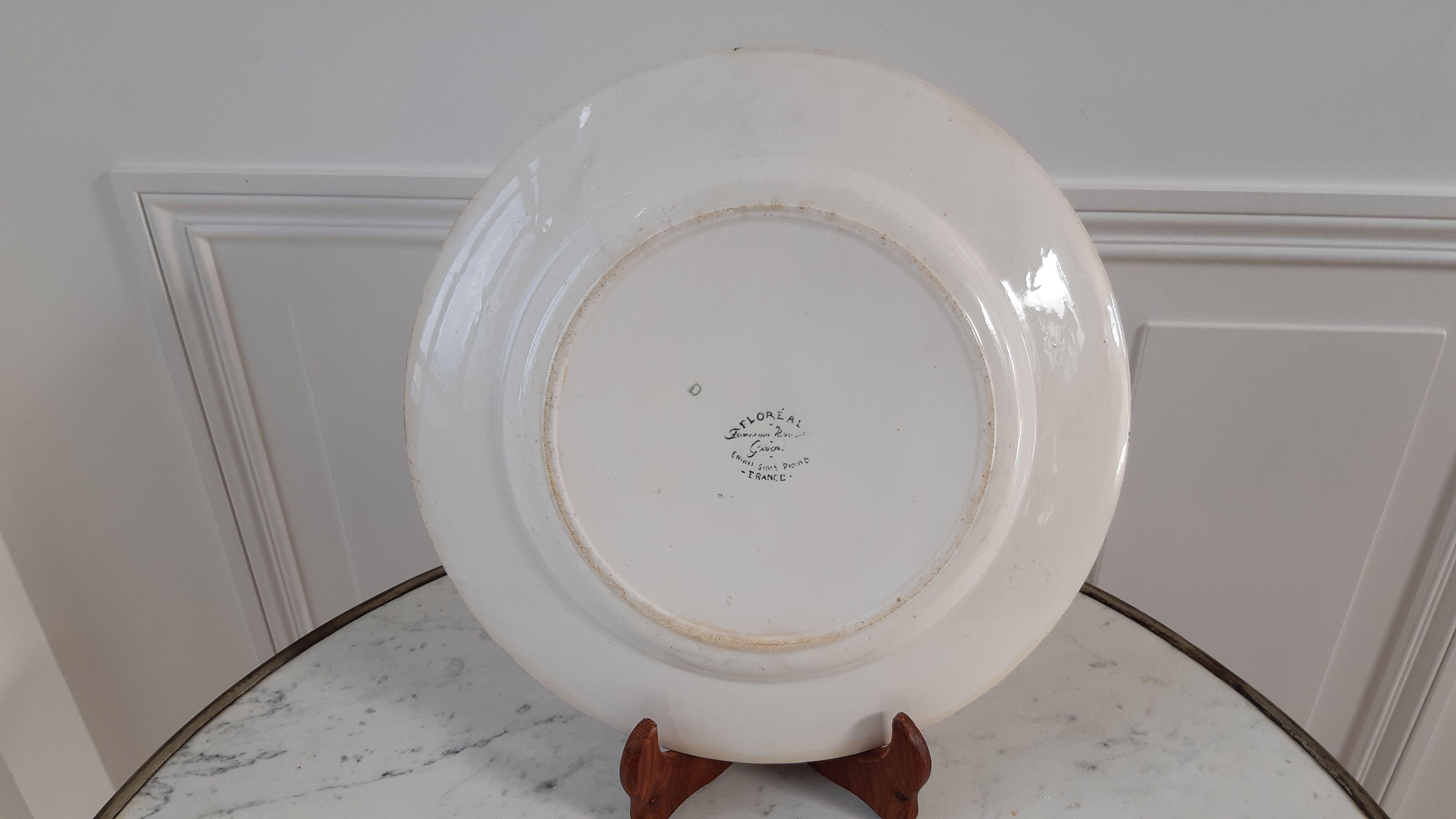 Flat iron earth earthenware of Givors late nineteenth century