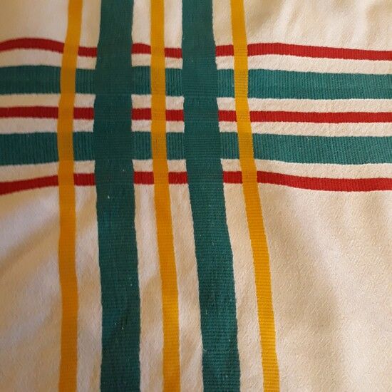 Hand-embroidered tablecloth and its 12 napkins - Encrypted " M V " -80s