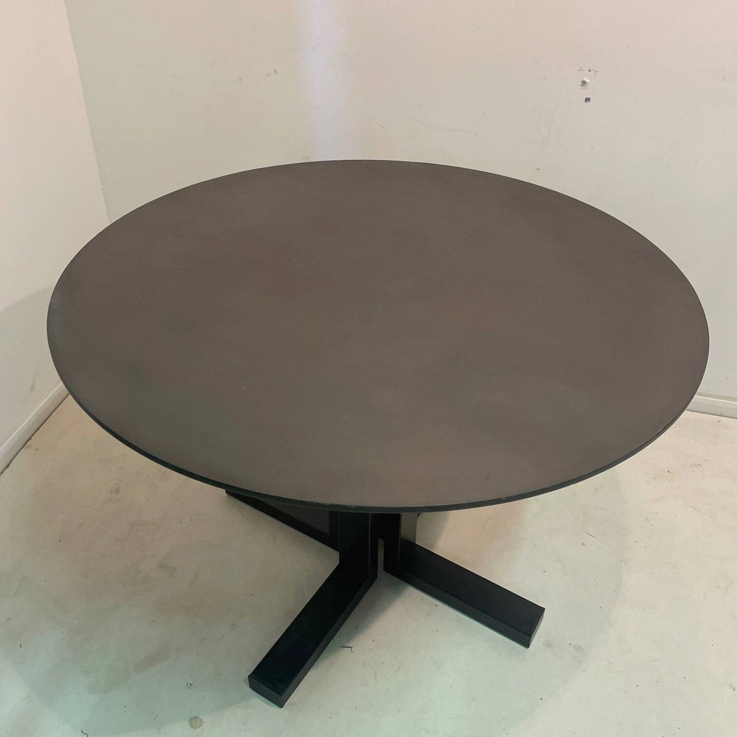 Contemporary Round Table