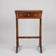 Petite table travailleuse ancienne en loupe d’orme – bois massif – tiroir