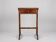 Petite table travailleuse ancienne en loupe d’orme – bois massif – tiroir