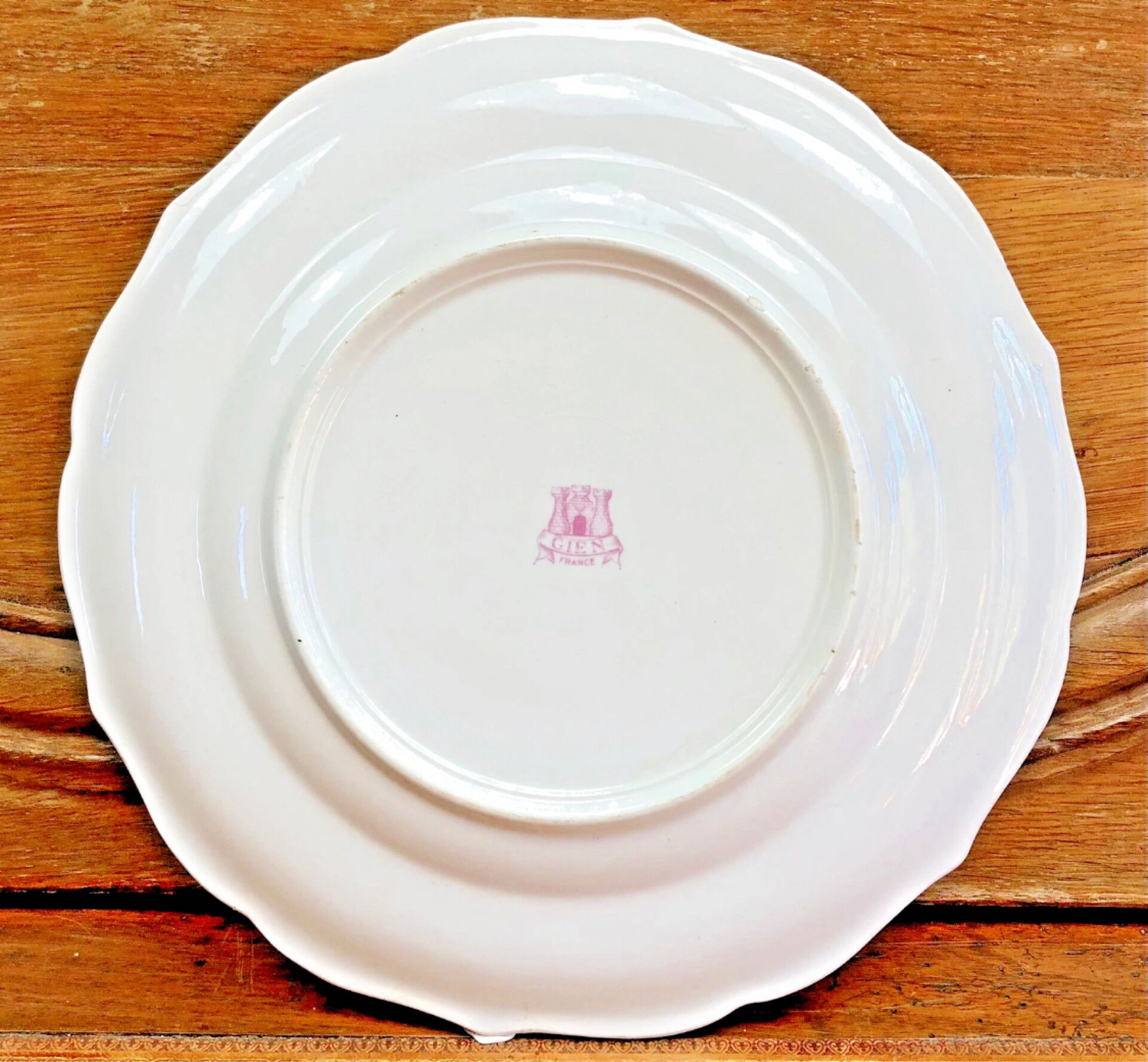 6 old flat table plates, Gien earthenware, pink landscape model.