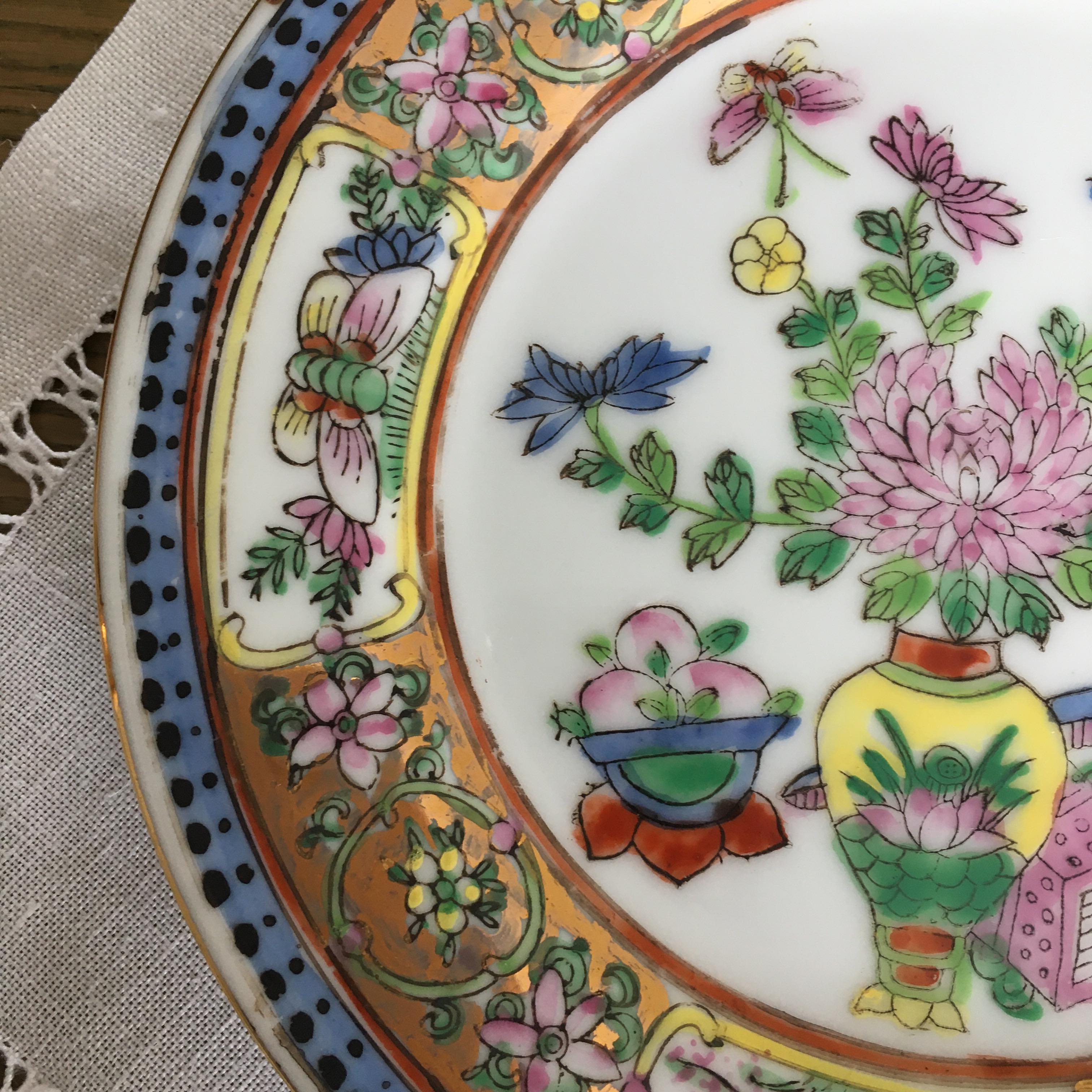 Vintage decorative plate in Chinese porcelain