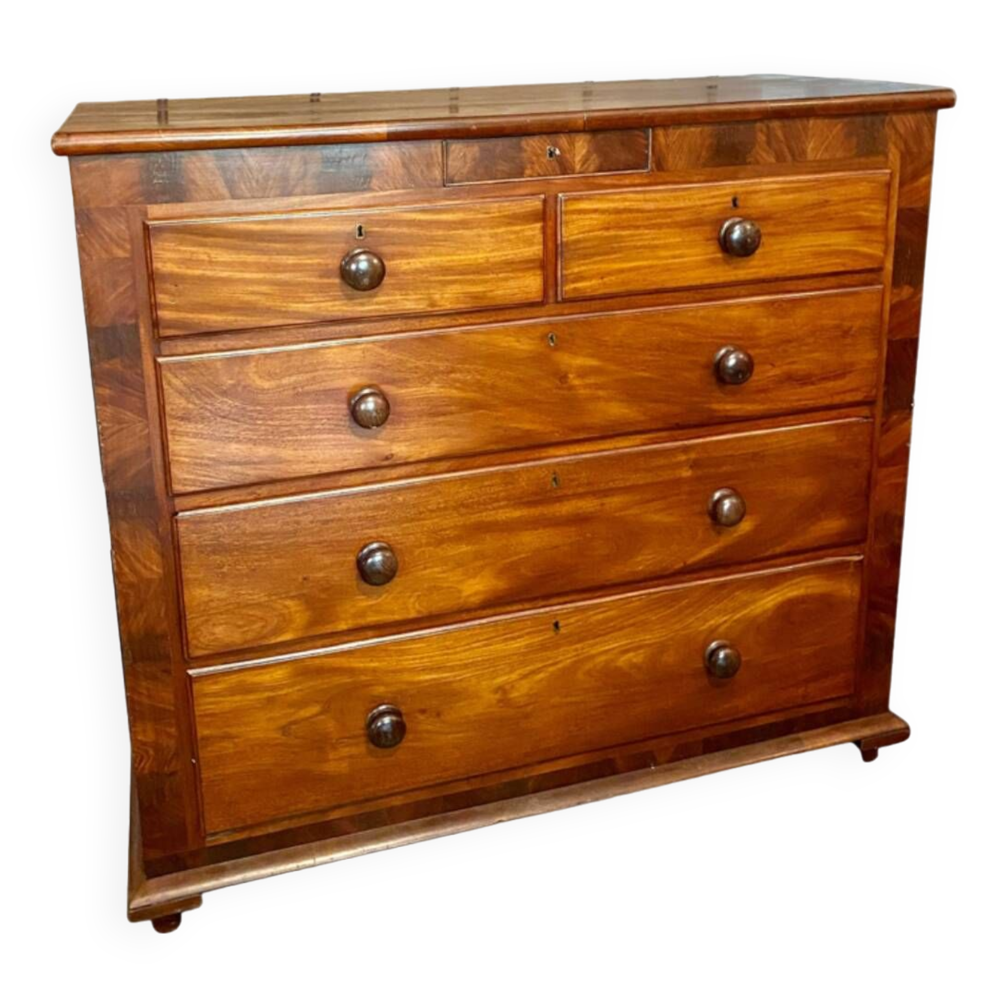 Vintage English chest of drawers
