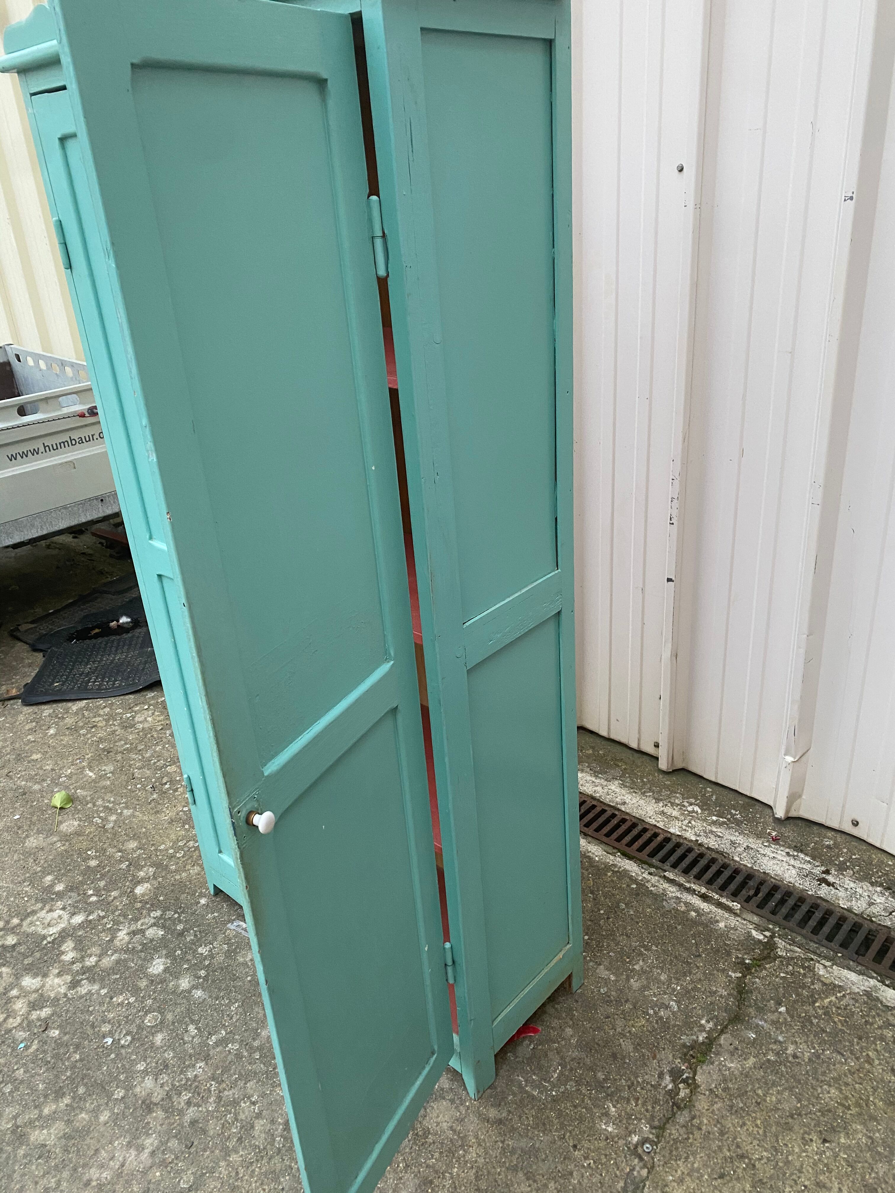 Armoire parisienne