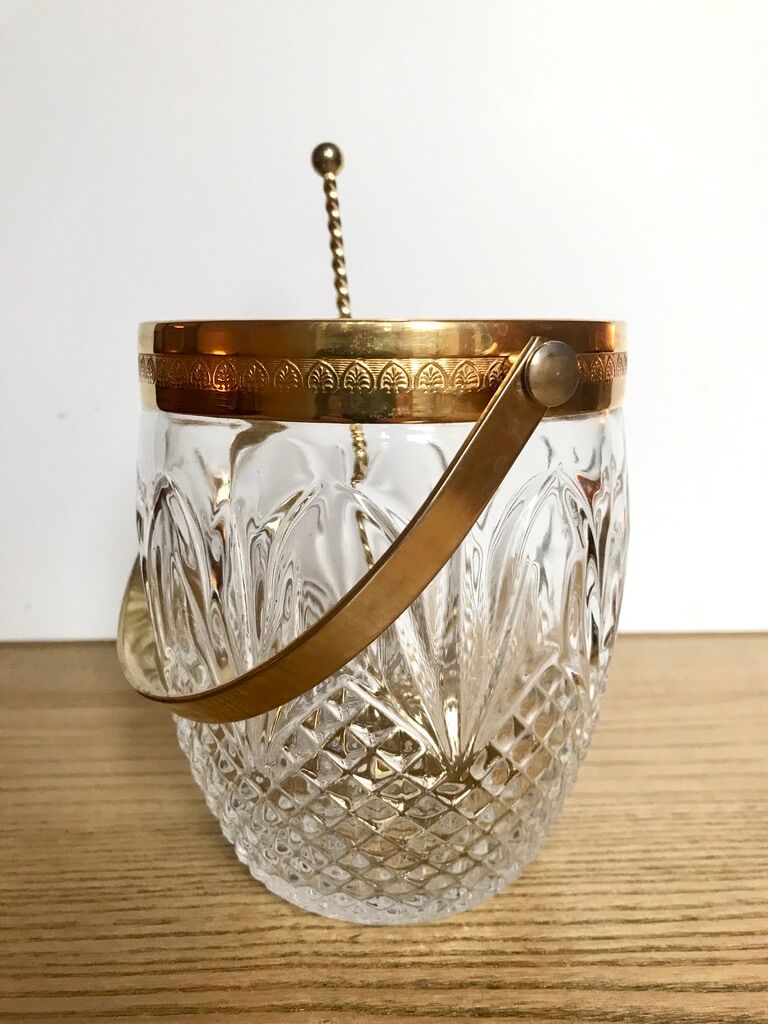 Glass ice bucket + spoonful
