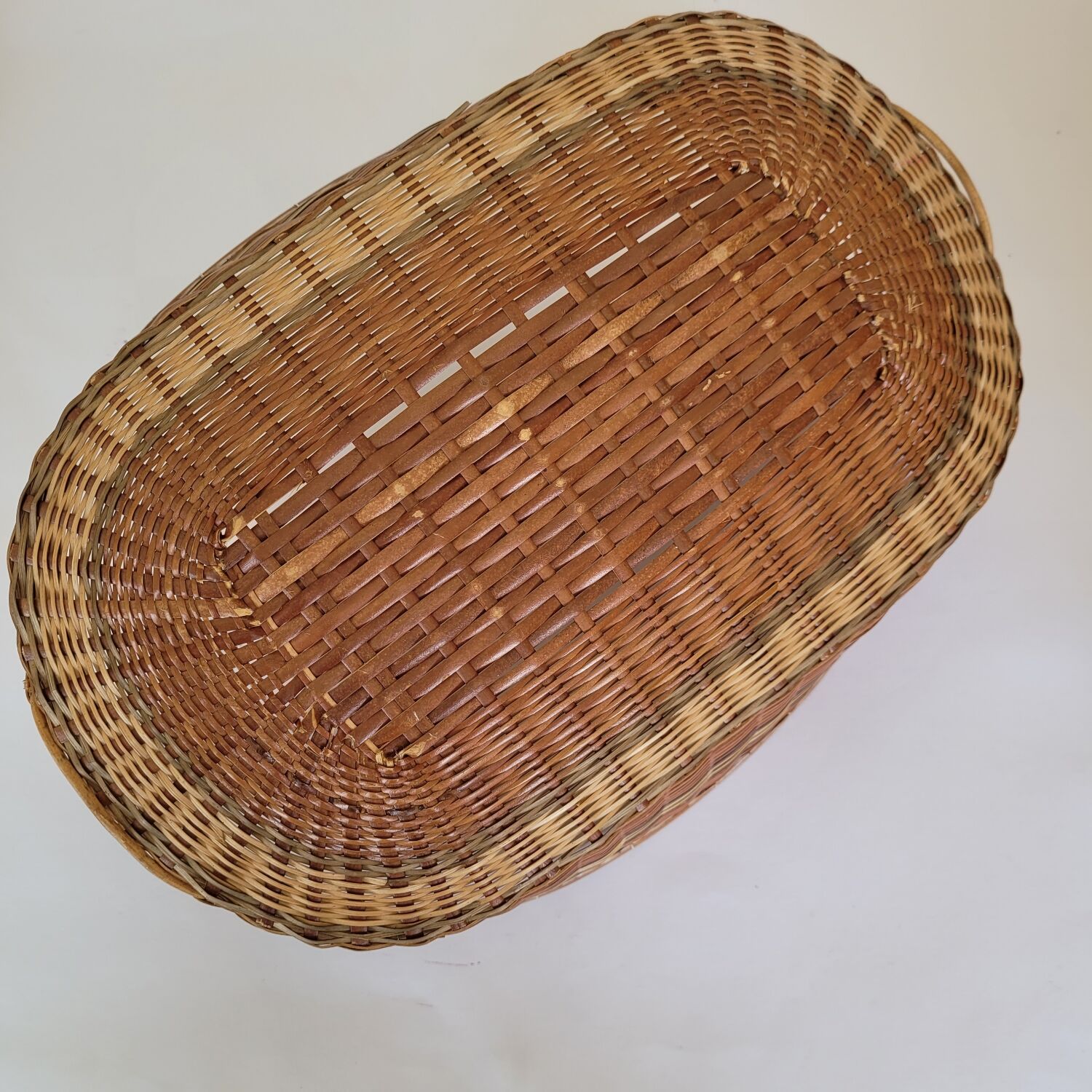 Oval basket with handles