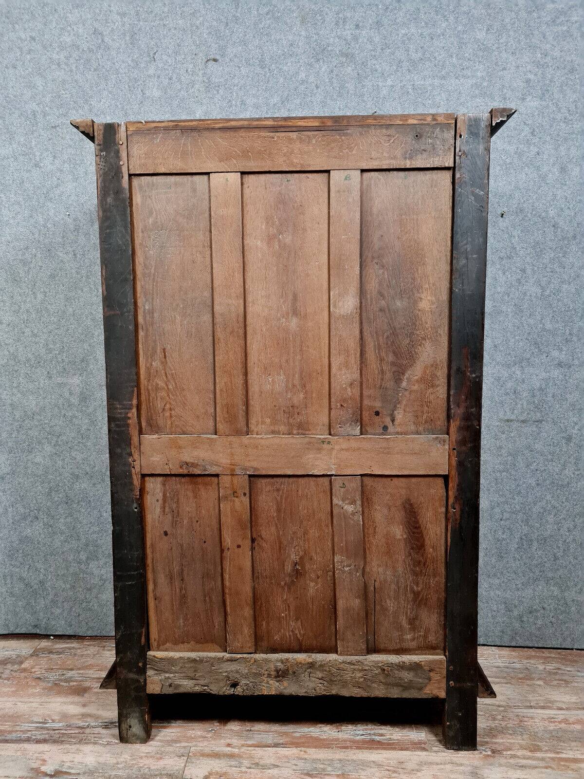 Burgundy valet cabinet from the Louis XIII period in solid oak circa 1700