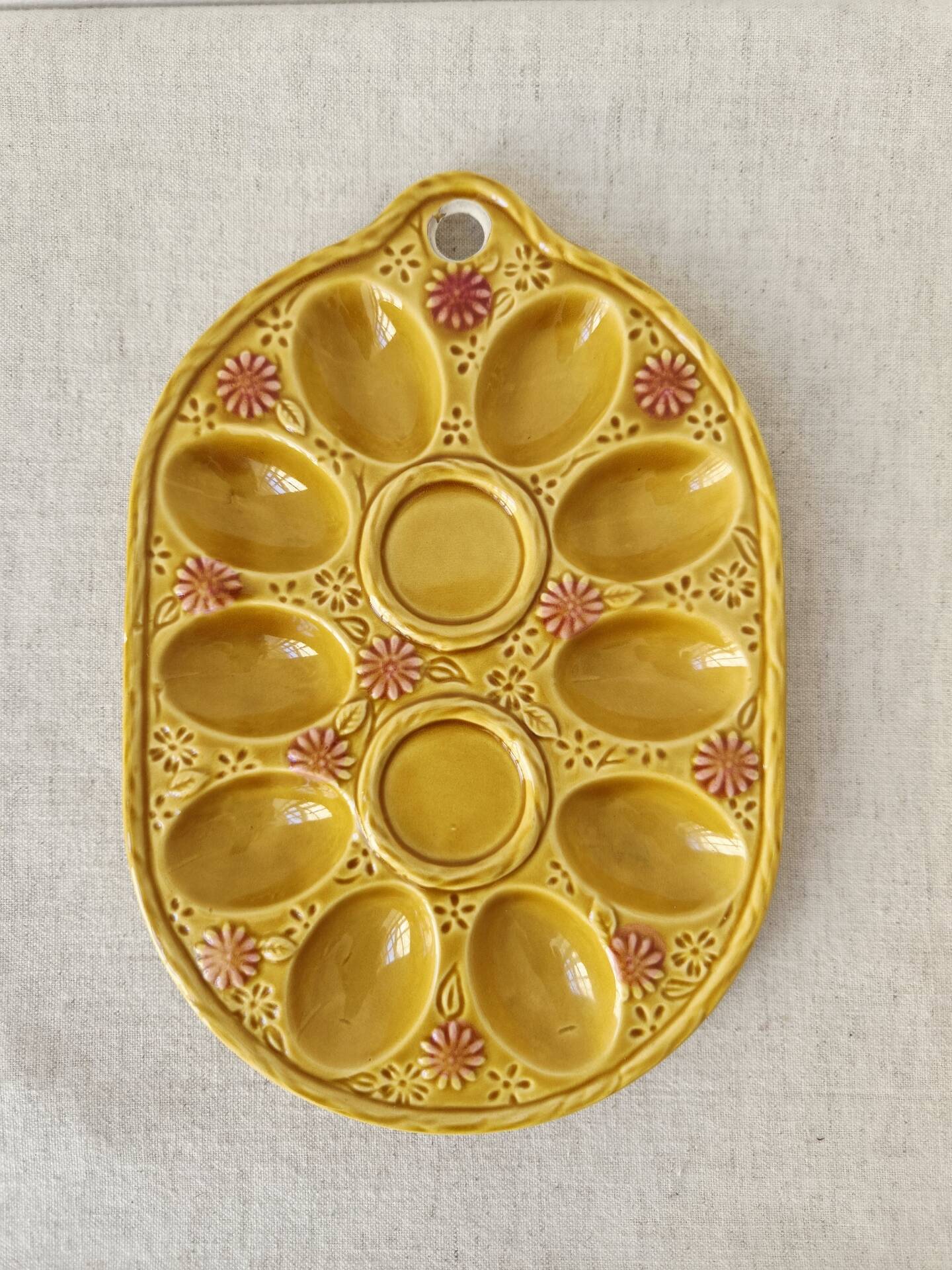 Vintage egg plate in majolica - 1970s